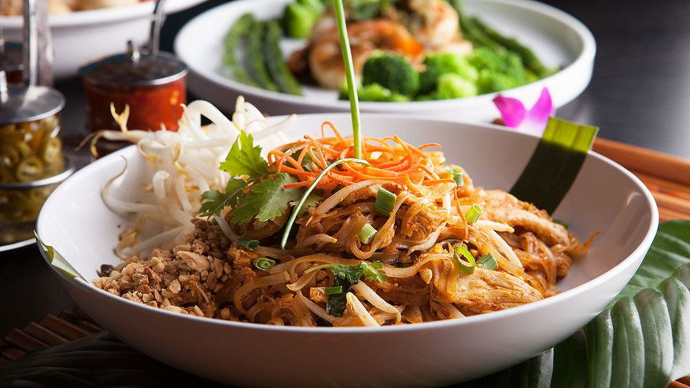 Pad thaï (Nouilles de riz sautées au poulet)
