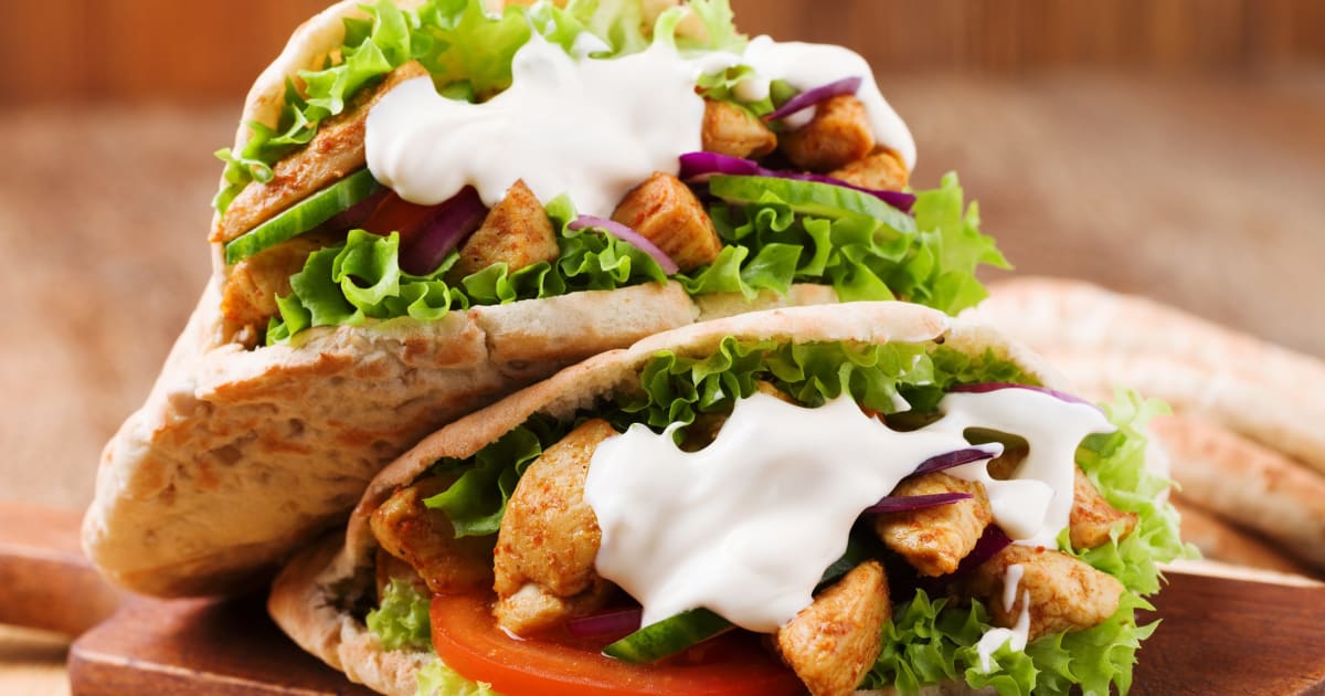 Pita au poulet et sauce