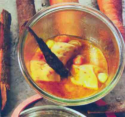 Pot-au-feu de foie gras de canard au vin jaune